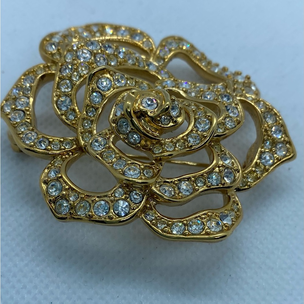 Elizabeth Taylor for Avon Gold Tone and Rhinestone Brooch Beautiful Bling 🤑